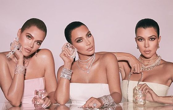 Очень много нулей! Сколько стоят образы сестер Кардашьян для рекламы духов?