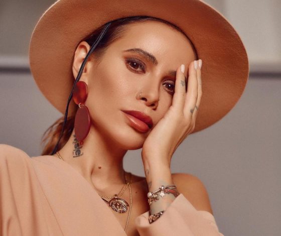 Ты мне нравишься как мужчина: Айза Долматова флиртует с женатым футболистом Вячеславом Малафеевым