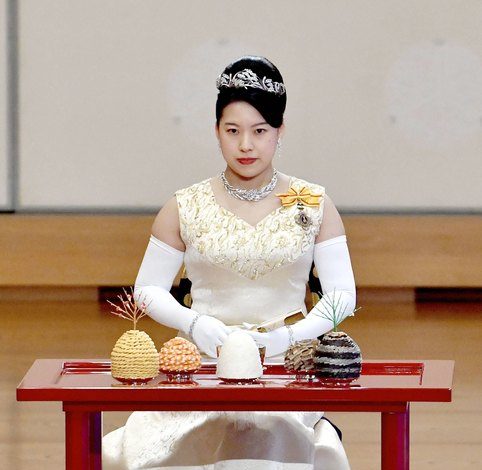 Нарушила традиции! Японская принцесса родила сына от бизнесмена