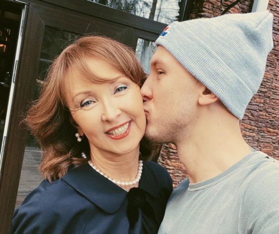 Самый важный праздник! Как звезды отметили День матери?