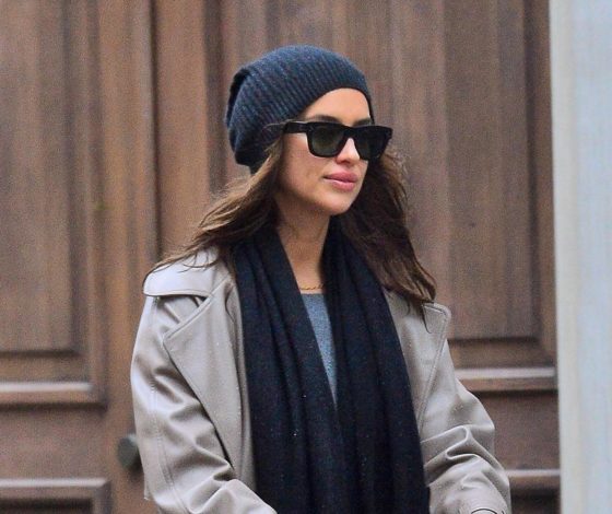 На спорте: Ирина Шейк гуляет с дочкой