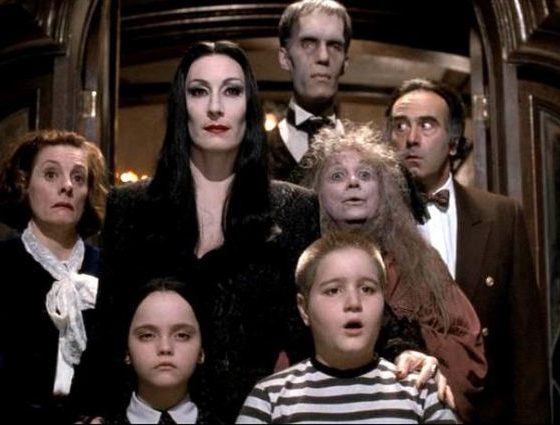 Вспомнить все: как сейчас выглядят герои «Семейки Аддамс»?