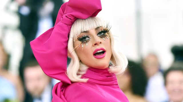 Леди Гага и Майли Сайрус устроили секс-шоу