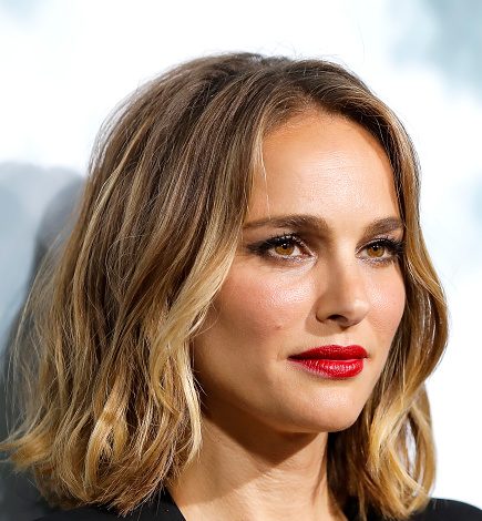 Натали Портман сняла обручальное кольцо после измены мужа