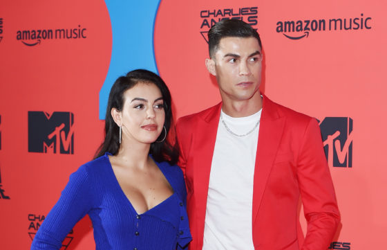 Вот это платье! Криштиану Роналду и Джорджина Родригес на премии MTV EMA 2019