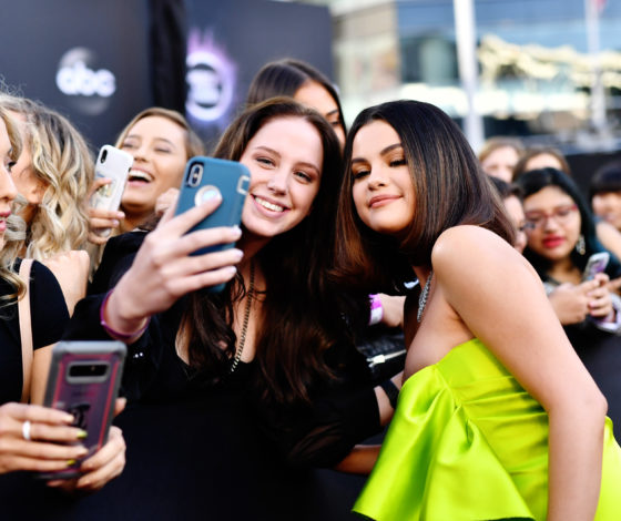 Селена Гомес, Тейлор Свифт и Хайди Клум на премии American Music Awards 2019