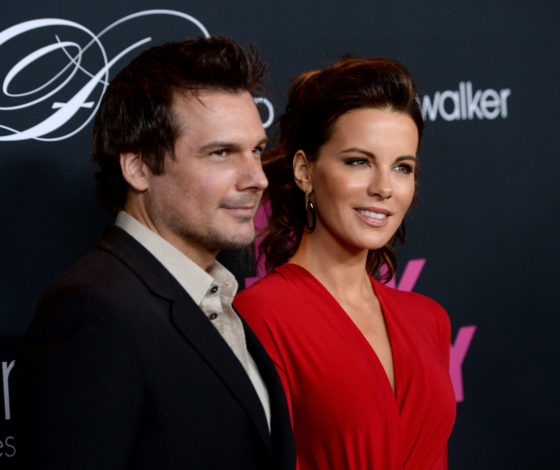 Ну наконец-то: Кейт Бекинсейл развелась с мужем через четыре года после расставания