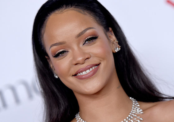 Ну очень красивая новогодняя коллекция косметики от Рианны