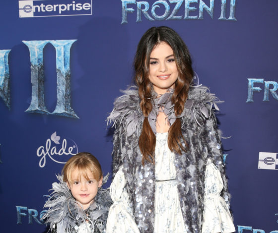 Селена Гомес и Кристен Белл на премьере мультфильма «Холодное сердце 2»