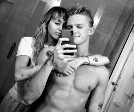 Очень личное! Топ горячих фото звездных парочек