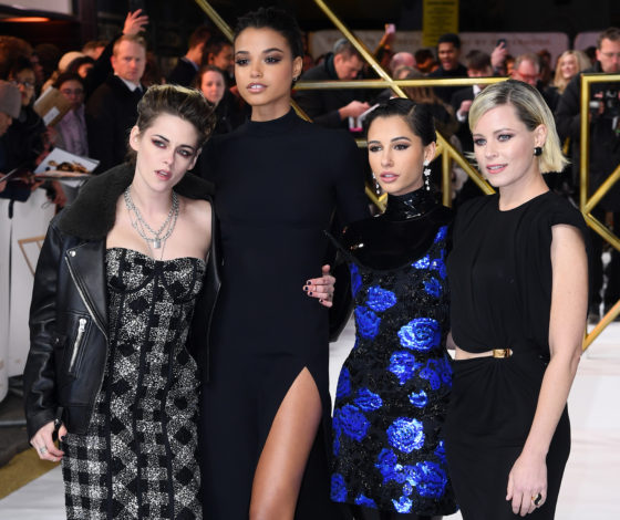 Кристен Стюарт, Элизабет Бэнкс и Наоми Скотт на премьере фильма «Ангелы Чарли» в Лондоне