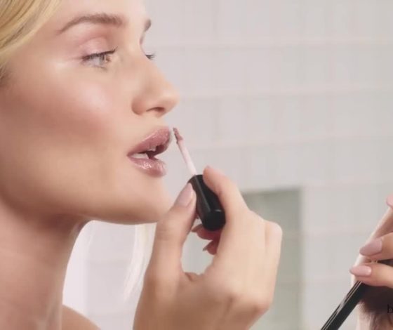 Тушь, помада, подводка: разбираемся, какой косметикой не стоит делиться с подругой
