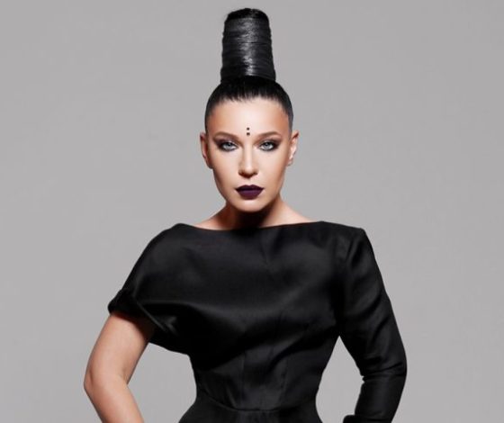 Как похожи! Елка впервые показала младшую сестру