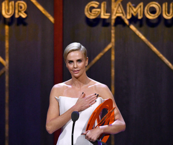 Шарлиз Терон, Джейн Фонда и Брук Шилдс на премии «Women Of The Year» Glamour