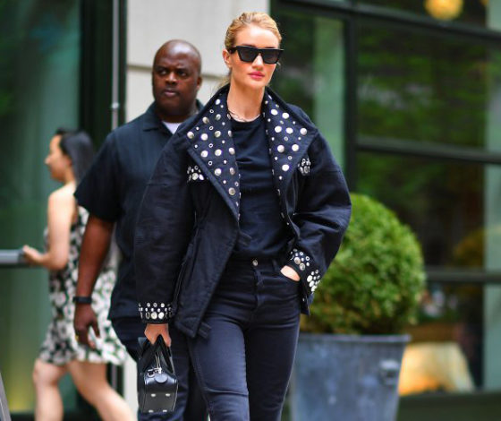 Пока не выпал снег: как одеваться осенью? Стильные стритстайл-выходы звезд