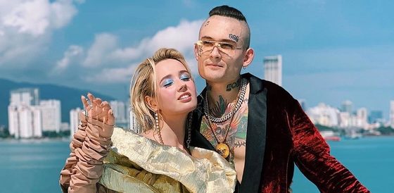 Вот это трио! С кем фотографируется Моргенштерн?