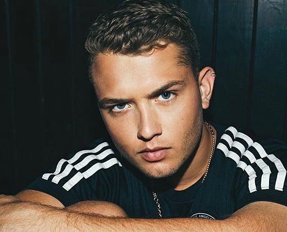 С кем встречается сын Джуда Лоу? Спойлер: она на шесть лет старше и очень популярна!