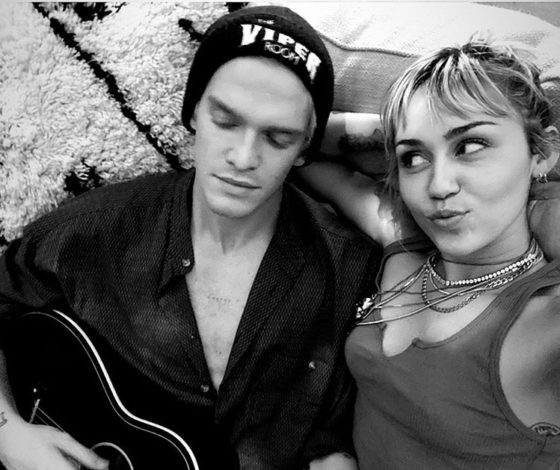 Майли Сайрус и Коди Симпсон вместе отпраздновали Рождество