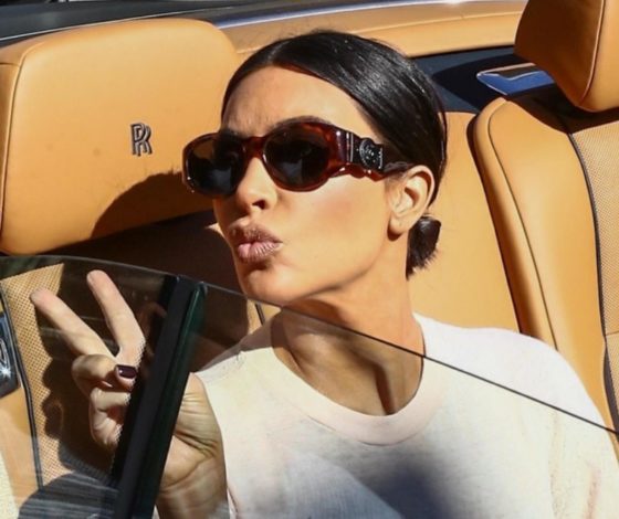 «Мне приходится заниматься стиркой и готовить»: Ким Кардашьян о жизни на карантине