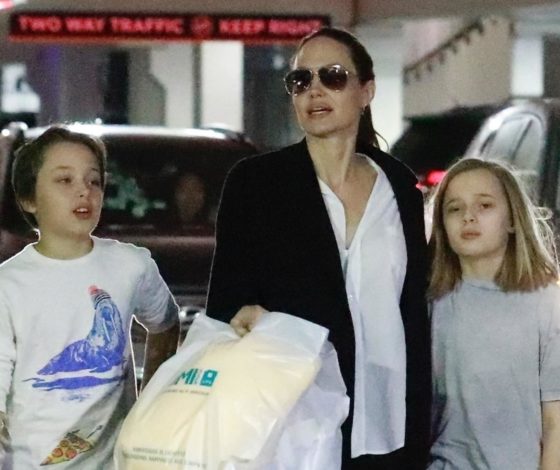 Анджелина Джоли сходила на шопинг с детьми