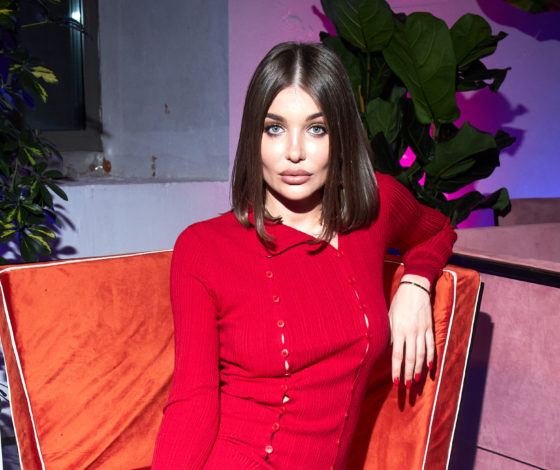 Look дня: Дарья Коновалова в сексуальном красном платье