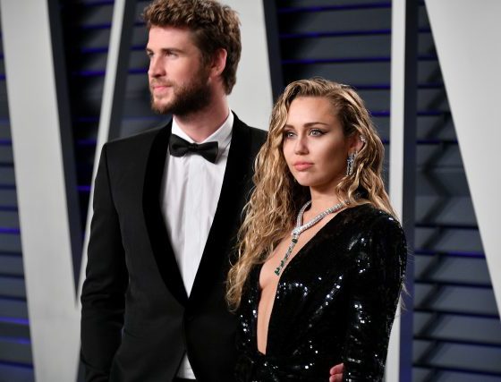 Война? Как Майли Сайрус отреагировала на заявление жены Криса Хемсворта?