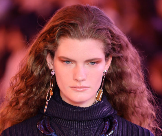 В чем встречать Новый год: 40 украшений на любой вкус