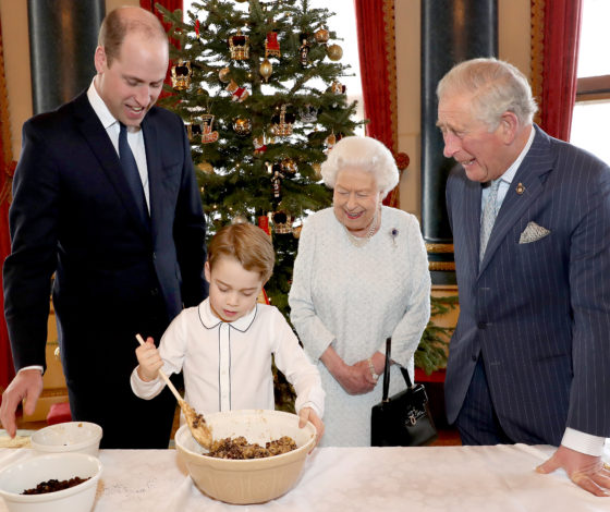 4 поколения королевской семьи на одном фото