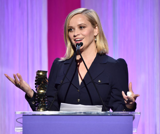 Риз Уизерспун показала подросшего сына и дочь. Они очень похожи