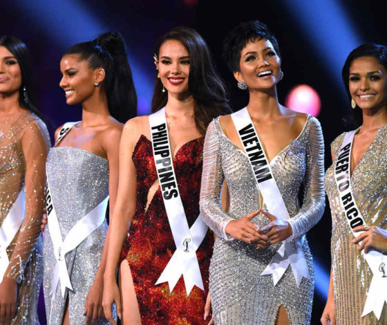 Фото дня: участницы конкурса «Мисс Вселенная 2019» с макияжем и без него