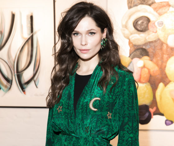 Мелания Кондрахина, Ирина Чайковская, Слава Джи на приватном показе выставки Полины Аскери-Белоцерковской Christmas Gift Show 2019