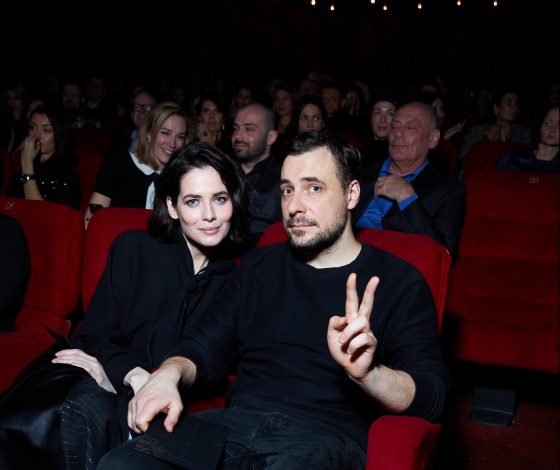 Евгений Цыганов показал, как правильно фотографировать Юлию Снигирь на красной дорожке