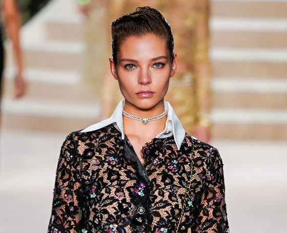 Алеся Кафельникова, Джиджи Хадид и Кайя Гербер на показе Chanel в Париже. Все шоу здесь!
