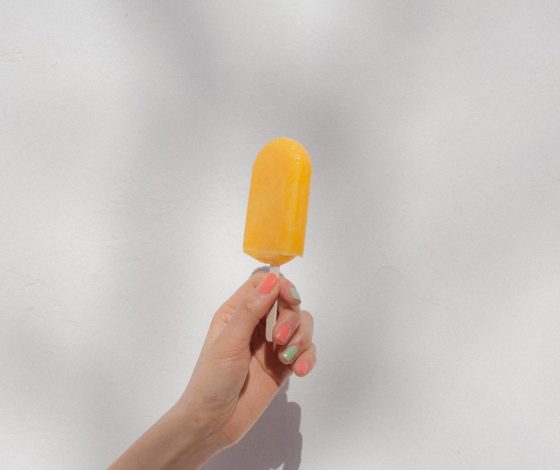 Топ-20 вариантов разноцветного маникюра, как у Кайли Дженнер