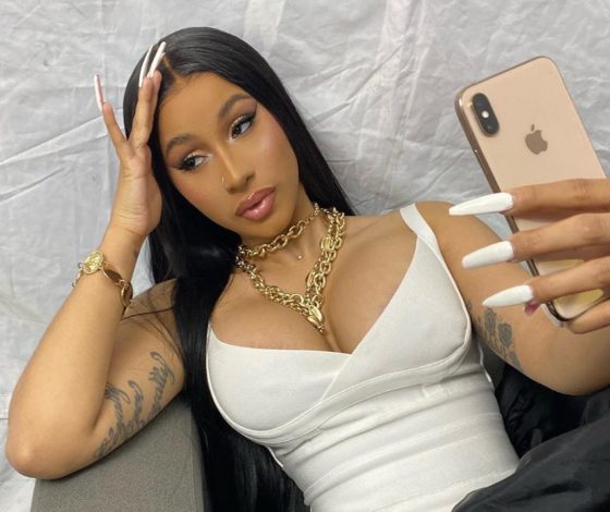 Рецепт от Карди Би: маска для волос из авокадо, которую можно сделать дома