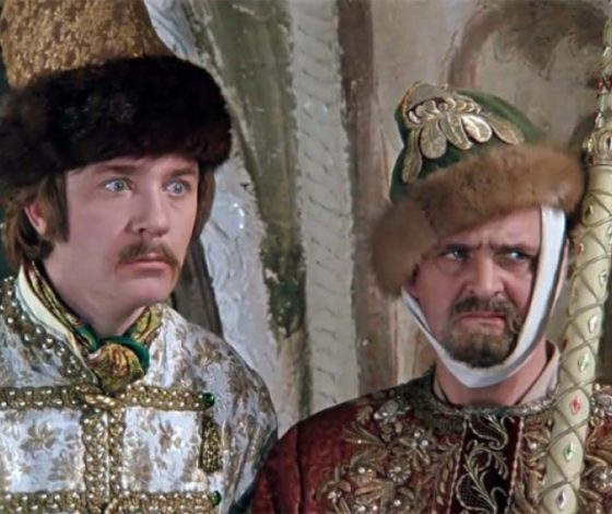 Мнение россиян: «Иван Васильевич меняет профессию» выбирают чаще, чем «Ирония судьбы, или С легким паром!»