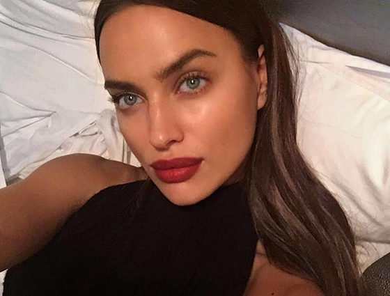 Ирина Шейк гуляет с мамой и дочкой в Нью-Йорке