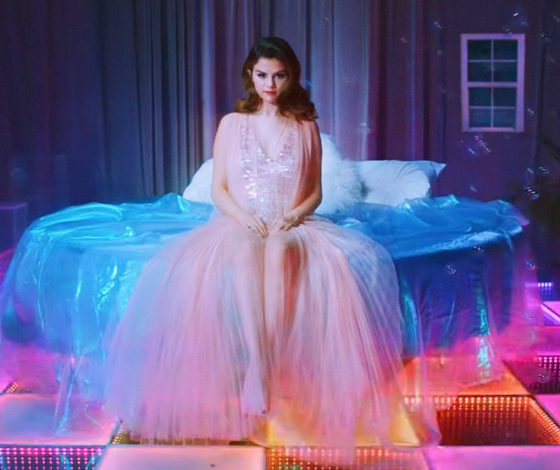 Маникюр Селены Гомес в её новом клипе