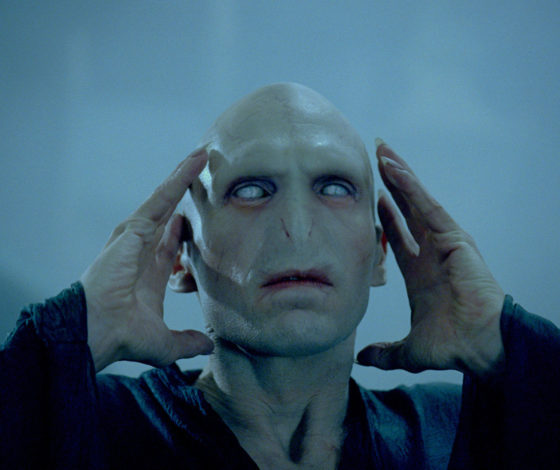 Художник из Instagram пририсовал Волан-де-Морту и Гринчу человеческие носы