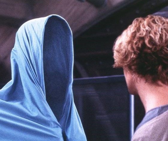 Джинсы Zara на моделях-невидимках стали мемом: собрали самые смешные