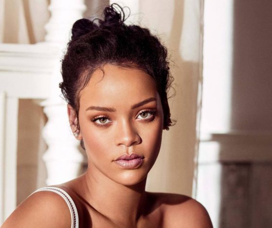 Рианна и другие звезды, которые не стесняются выкладывать фото без макияжа