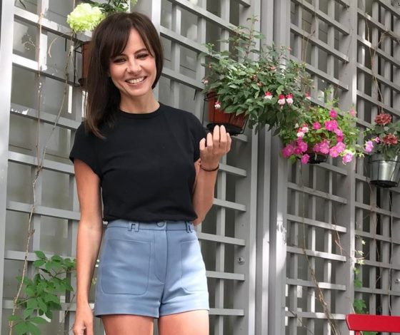 Узнали, почему Оксана Лаврентьева выкладывает в Stories фото обнаженных девушек