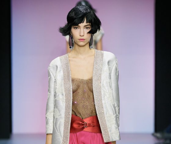 Показ Armani Prive на кутюрной Неделе моды в Париже