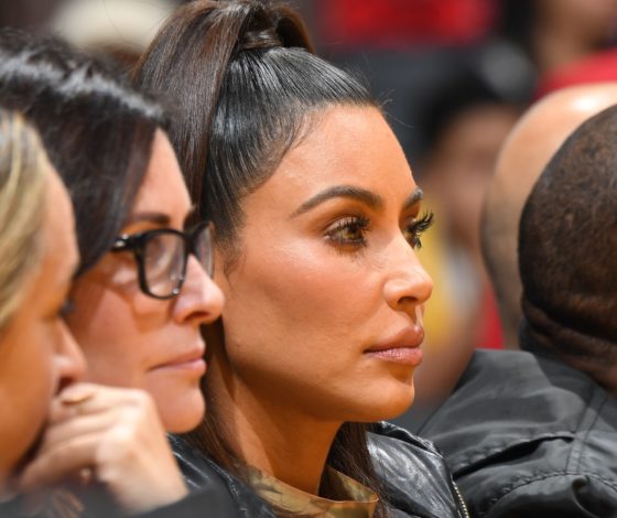 «Она выглядит как обычный человек»: в Сети обсуждают кожу Ким Кардашьян