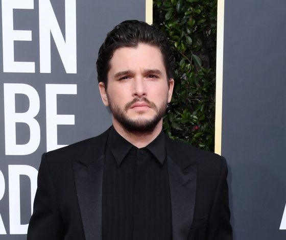 Звезда «Игры престолов» Кит Харингтон выглядит неузнаваемым на новых фото папарацци