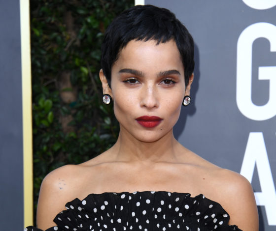 Красная помада, розмариновое масло и ладан: все о бьюти-рутине Зои Кравиц