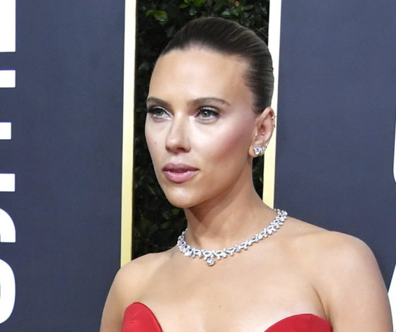 Скарлетт Йоханссон использовала на «Золотом Глобусе» сыворотку дешевле 1000 р. И её можно купить в России