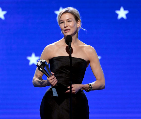 Новый выход Рене Зеллвегер в обтягивающем платье