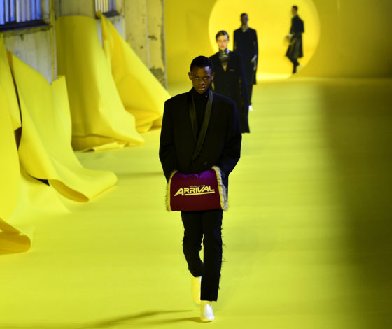 Показ Raf Simons на Неделе моды в Париже