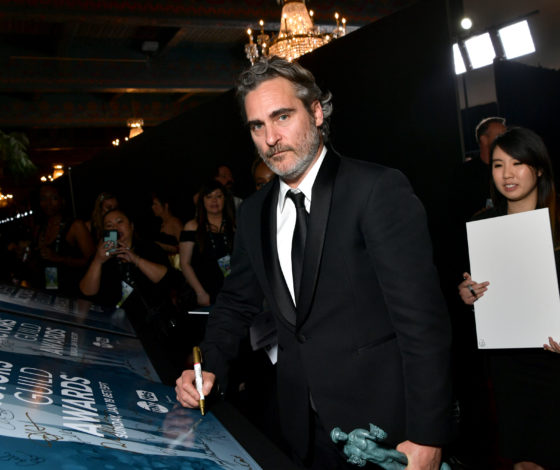 Самые стильные мужские образы премии SAG 2020